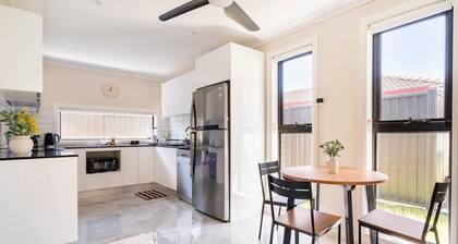 Sydney Blue Mountain Retreat, Between Sydney and Blue Mountains, Easy access.