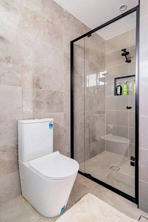 Bathroom - Cozy Granny Guest house Sydney Blue Mountain (Kingswood)