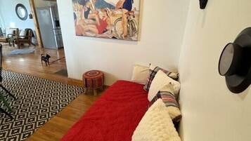 3 bedrooms, desk, iron/ironing board, travel crib