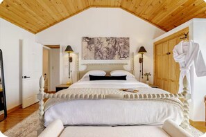 3 室のベッドルーム、デスク、アイロン / アイロン台、旅行用ベビーベッド