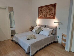 2 Schlafzimmer, Schreibtisch, Bügeleisen/Bügelbrett, kostenloses WLAN