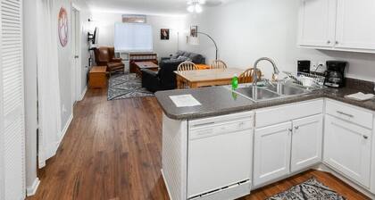 Ballgame Bungalow, Entire 2BR/2BA Apt in Clemson