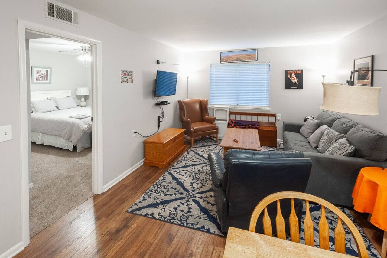 2 bedrooms, desk, travel cot, WiFi