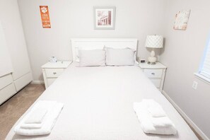 2 habitaciones, escritorio, cuna de viaje y wifi