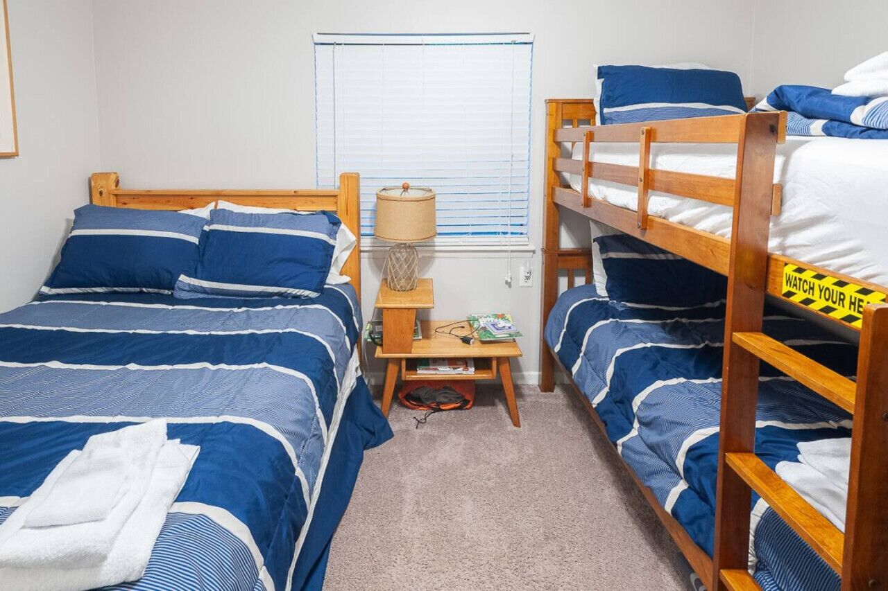 2 Schlafzimmer, Schreibtisch, Reisekinderbett, WLAN