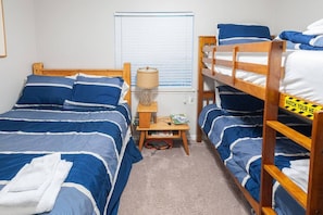 2 bedrooms, desk, travel crib, WiFi - Ballgame Bungalow, Entire 2BR/2BA Apt in Clemson (Clemson)