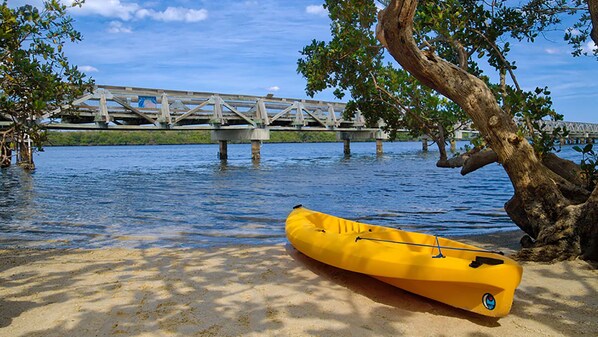 On the beach - 𝐅𝐢𝐧𝐝𝐢𝐧𝐠 𝐌𝐞𝐢𝐥𝐢 Beachfront Ocean Pointe Resort Oasis+Amenities, 2BR (Palm Beach Shores)