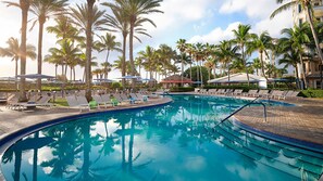 Pool - 𝐅𝐢𝐧𝐝𝐢𝐧𝐠 𝐌𝐞𝐢𝐥𝐢 Beachfront Ocean Pointe Resort Oasis+Amenities, 2BR (Palm Beach Shores)