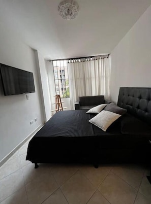 3 habitaciones, caja de seguridad en la habitación y escritorio