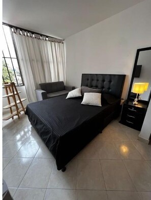 3 bedrooms, in-room safe, desk, iron/ironing board