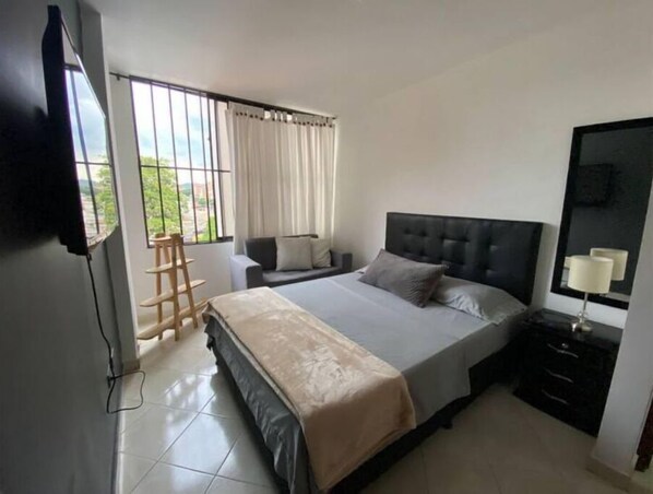 3 bedrooms, in-room safe, desk, iron/ironing board