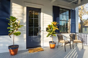 Terrace/patio - The Washington in Historic Downtown Beaufort (Beaufort)