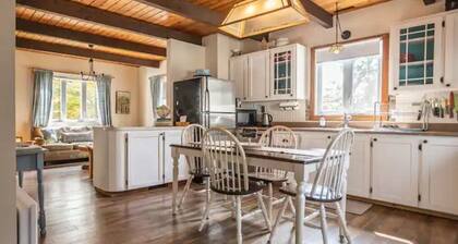 Chalet Namur Cottage on quiet lake CITQ#302102