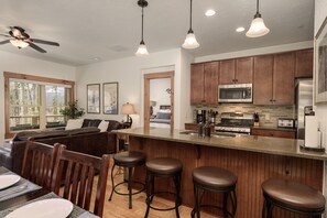 冰箱、微波炉、烤箱、炉灶