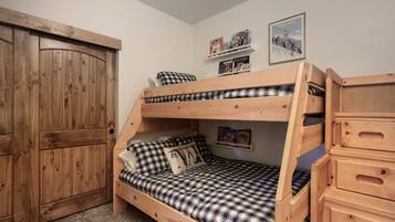 3 Schlafzimmer, Schreibtisch, Reisekinderbett, kostenloses WLAN