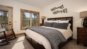 3 bedrooms, desk, travel crib, free WiFi