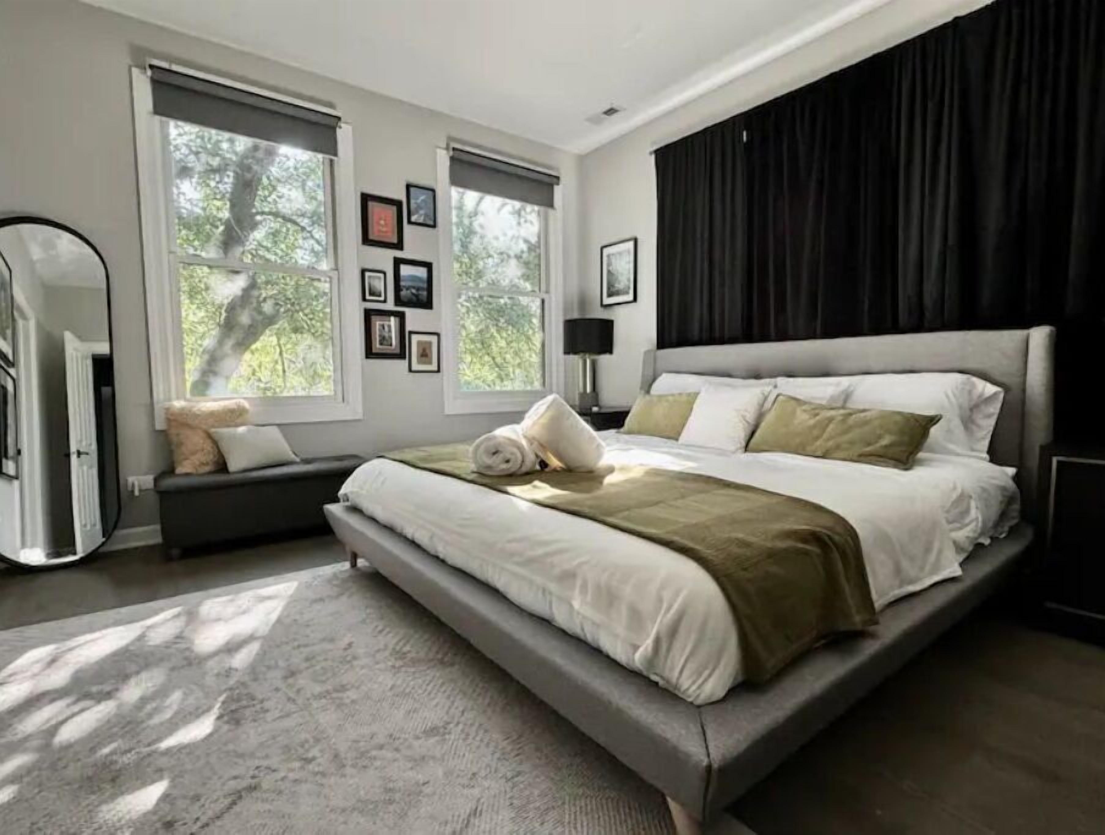 Stylish Wicker Park Home with Garage