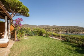 Property grounds - LUNA BAY HOME RETREAT with a view of Porto Luna Bay, 2 km from Villasimius (VILLASIMIUS)