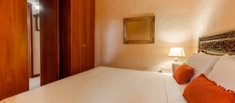 LUNA BAY HOME RETREAT with a view of Porto Luna Bay, 2 km from Villasimius