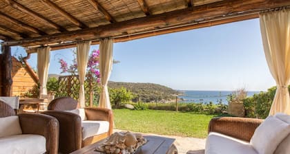 LUNA BAY HOME RETREAT with a view of Porto Luna Bay, 2 km from Villasimius