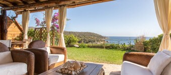 LUNA BAY HOME RETREAT with a view of Porto Luna Bay, 2 km from Villasimius