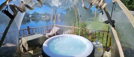 Outdoor spa tub