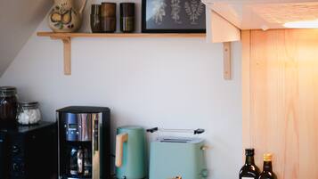 Fridge, stovetop, electric kettle, toaster