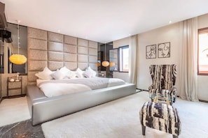 6 habitaciones, tabla de planchar con plancha, wifi y ropa de cama