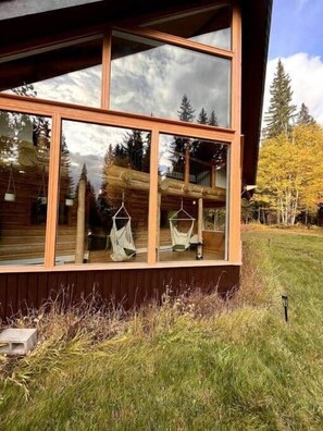 Exterior - Family Cabin + Games Barn | Hot Tub | Theatre (Columbia-Shuswap)