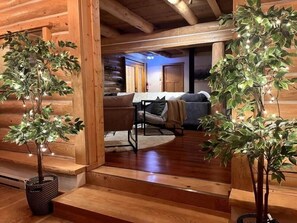 Interior - Family Cabin + Games Barn | Hot Tub | Theatre (Columbia-Shuswap)