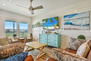 Smart-TV, Tischtennisplatte, Bücher, Stereoanlage