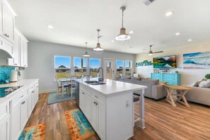 Interior - Beach Getaway. 2 King Beds. Walk to Beach. Fire Pit, BBQ Grill and Ping Pong (Galveston)