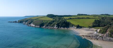 Una spiaggia nelle vicinanze