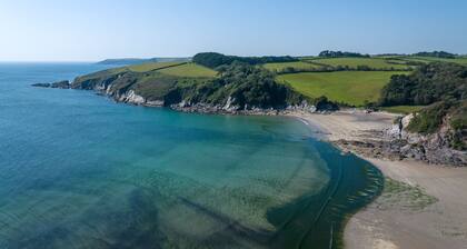 Harlequin House - a house that sleeps 18 guests in 9 bedrooms