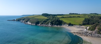 Harlequin House - a house that sleeps 18 guests in 9 bedrooms