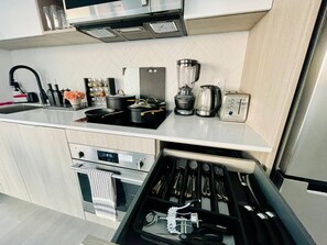 Private kitchen - Waterfront Zorra Apartment (Toronto)