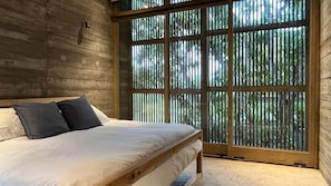 4 bedrooms, WiFi, bed sheets