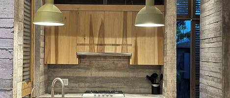 Fridge, stovetop, coffee/tea maker, toaster