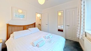 3 bedrooms, iron/ironing board, free WiFi, bed sheets