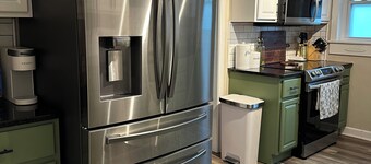 Fantastic Master’s Rental- 1 mile away!
