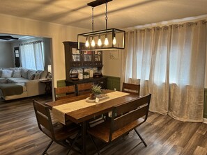 Dining - Fantastic Master’s Rental- 1 mile away! (Augusta)