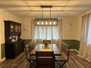 Dining - Fantastic Master’s Rental- 1 mile away! (Augusta)