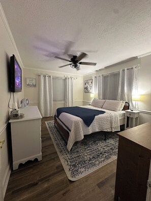 4 bedrooms, in-room safe, WiFi, bed sheets - Fantastic Master’s Rental- 1 mile away! (Augusta)