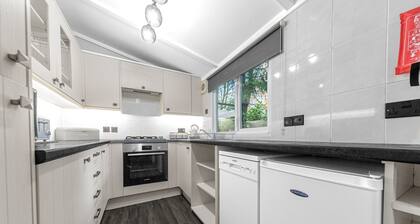Firgarth Lodge - sleeps 6 guests in 3 bedrooms