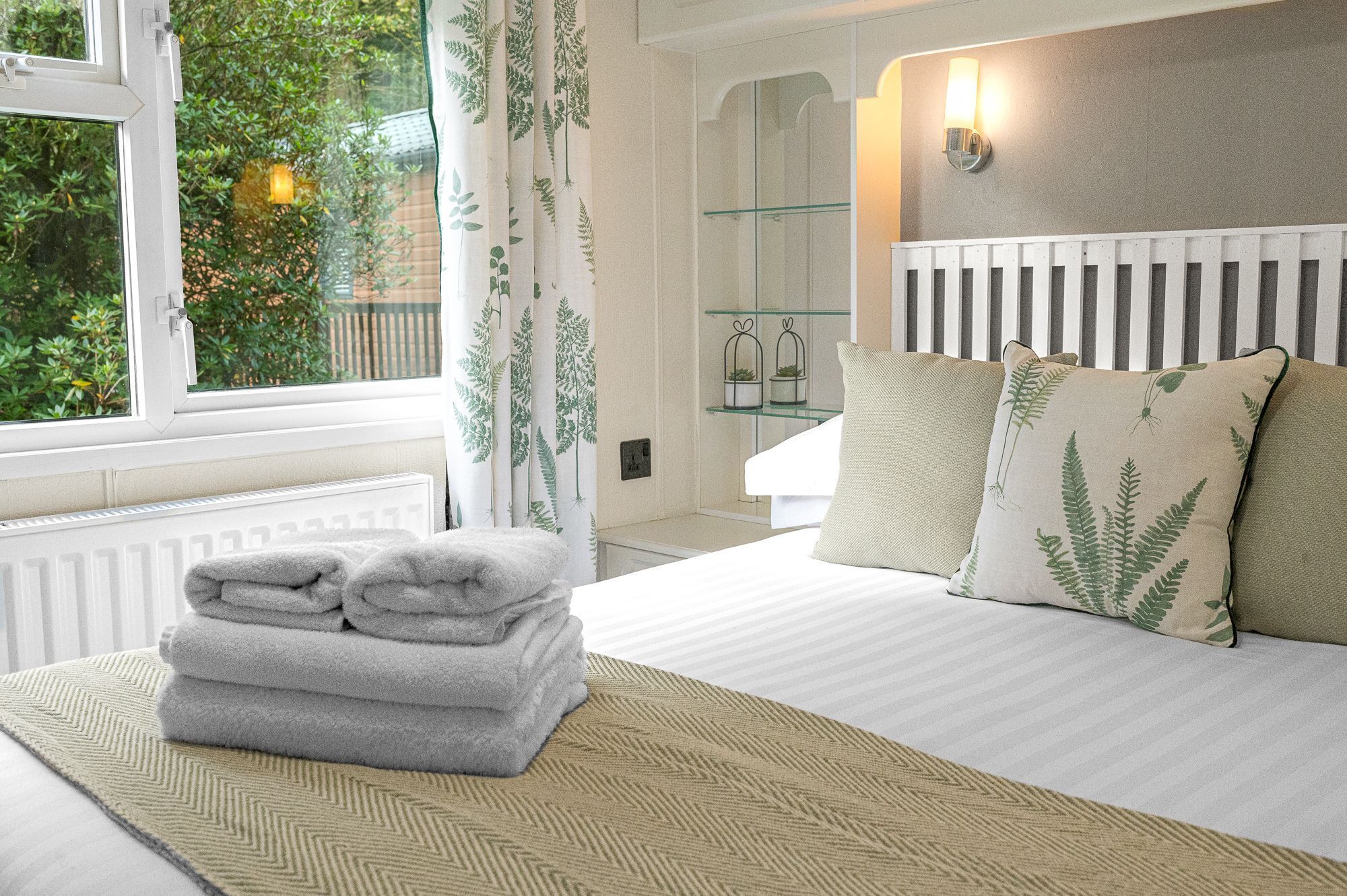 3 bedrooms, iron/ironing board, internet, bed sheets