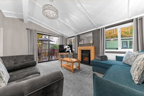 TV, fireplace - Firgarth Lodge  - sleeps 6 guests  in 3 bedrooms (Windermere)