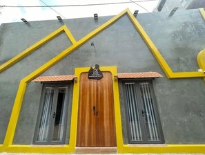 Exterior detail - VANIA HOUSE 7-comfortable studio near the airport
 (Ho Chi Minh City)