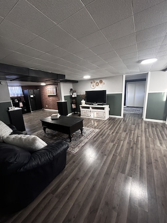 Interior. Cozy 2-Bedroom Basement Apartment. Pet Friendly!