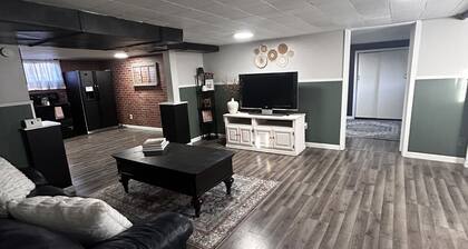 Cozy 2-Bedroom Basement Apartment. Pet Friendly!