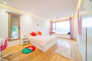 6 dormitoris, planxa i posts de planxar, wifi i roba de llit